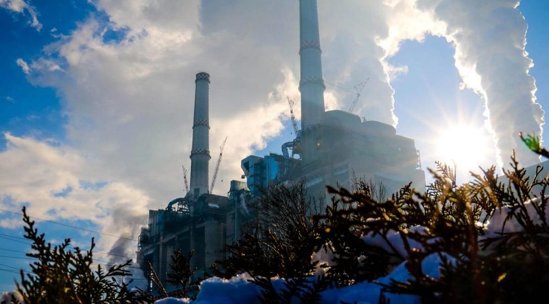 Mega-concedieri la Complexul Energetic Oltenia: mii de oameni, pe liber