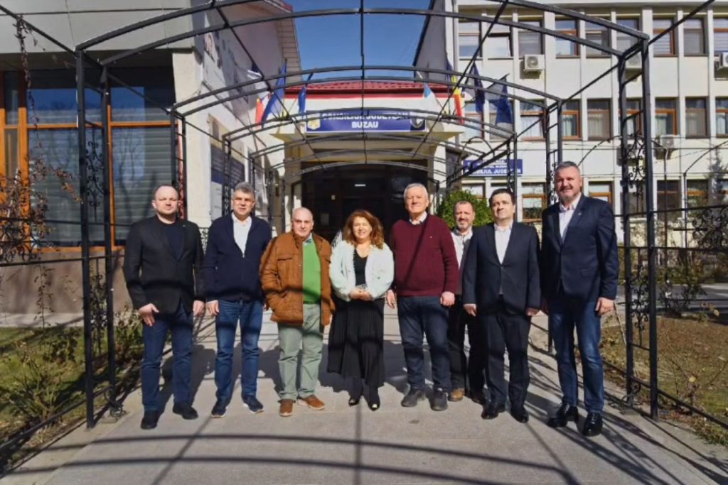 Managerul Spitalului Județean Bihor, Gheorghe Carp, a vizitat Buzău pentru a împărtăși experiența sa privind modelul consorțiului medical, pe care autoritățile locale din Buzău doresc să-l implementeze pentru îmbunătățirea serviciilor medicale