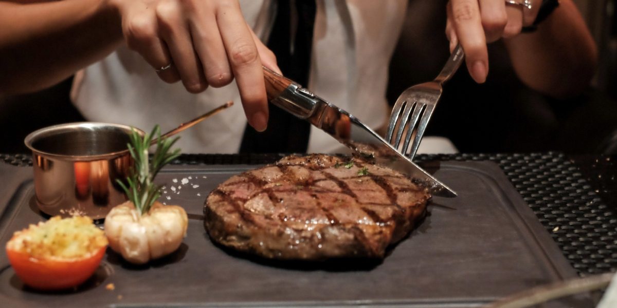 Cum prepari-un steak ca-n restaurantele de lux: Secretele marilor bucătari dezvăluite