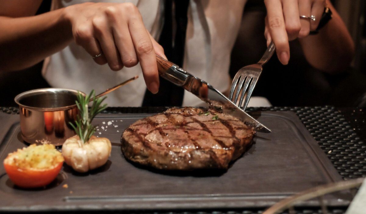Cum prepari-un steak ca-n restaurantele de lux: Secretele marilor bucătari dezvăluite