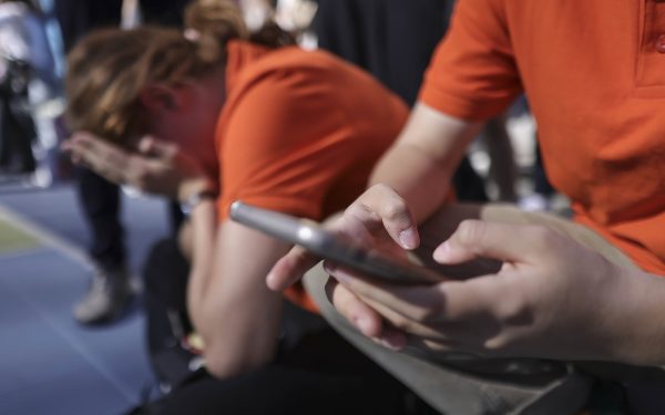 CE actualizează Comisia Europeană: Probleme majore găsite în aplicația de verificare vârstă