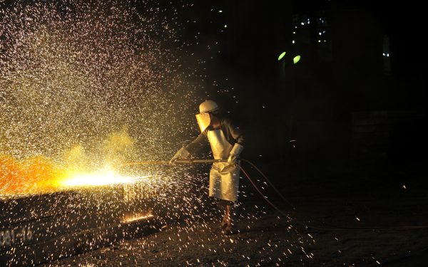 UE lovește oțelul chinezesc: Taxe vamale DUBLATE pentru a salva industria