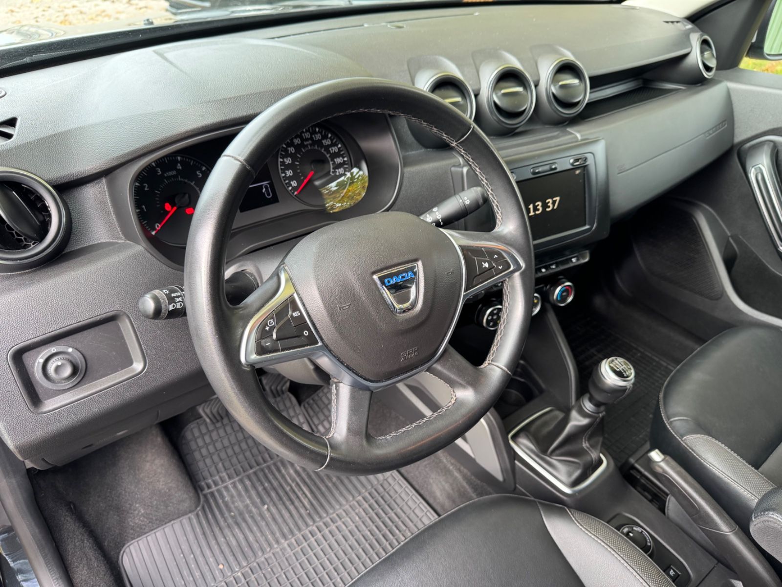 Avariere cameră marșarier: Verifică sursele și firele înainte de service!