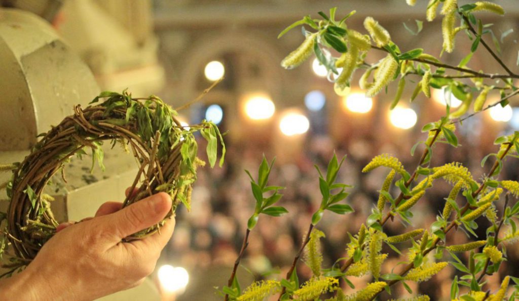 În apropierea sărbătorii Floriilor, tradițiile și superstițiile legate de această zi prind contur în conștiința credincioșilor