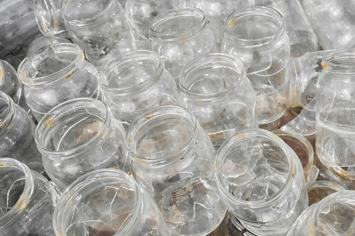 Gospodinele cu experiență preferă să păstreze borcanele de la mâncarea pentru copii și condimente, întrucât acestea devin un element esențial în organizarea casei