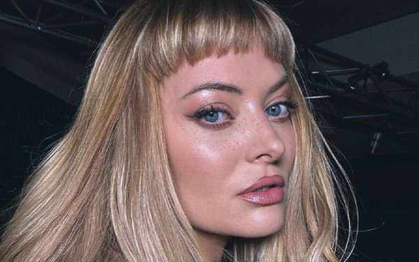 Delia, metamorfoza spectaculoasă: Cum arăta la debut și ce uimește acum