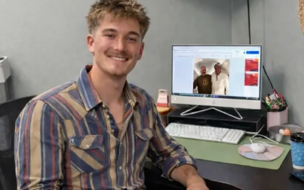 Dezamăgit de Donald Trump, cercetează dosarele Epstein ore-n șir