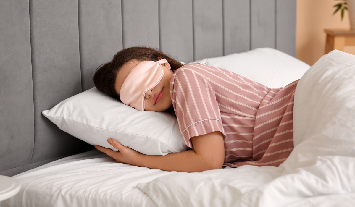 Dormitul fără lenjerie intimă devine un subiect din ce în ce mai discutat, dar răspunsul la întrebarea dacă este sau nu benefic depinde de mai mulți factori