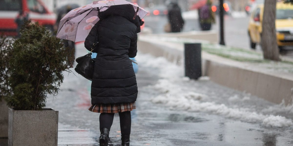 Vremea se schimbă: Vânt PUTERNIC în România și ninsori la Munte