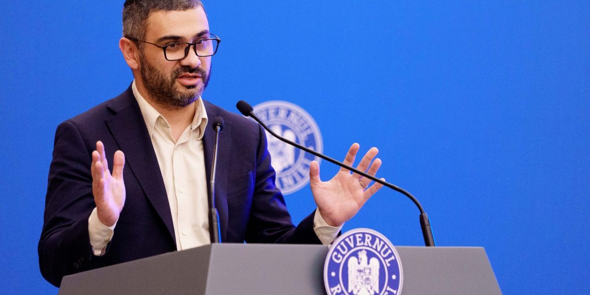 Manole spulberă salariile mari: Bugetarii, loviți de înghețare