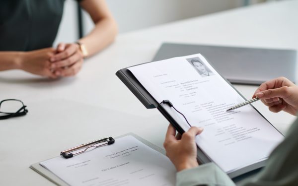 Creștere spectaculoasă: Joburile atrag tot mai mulți tineri în România