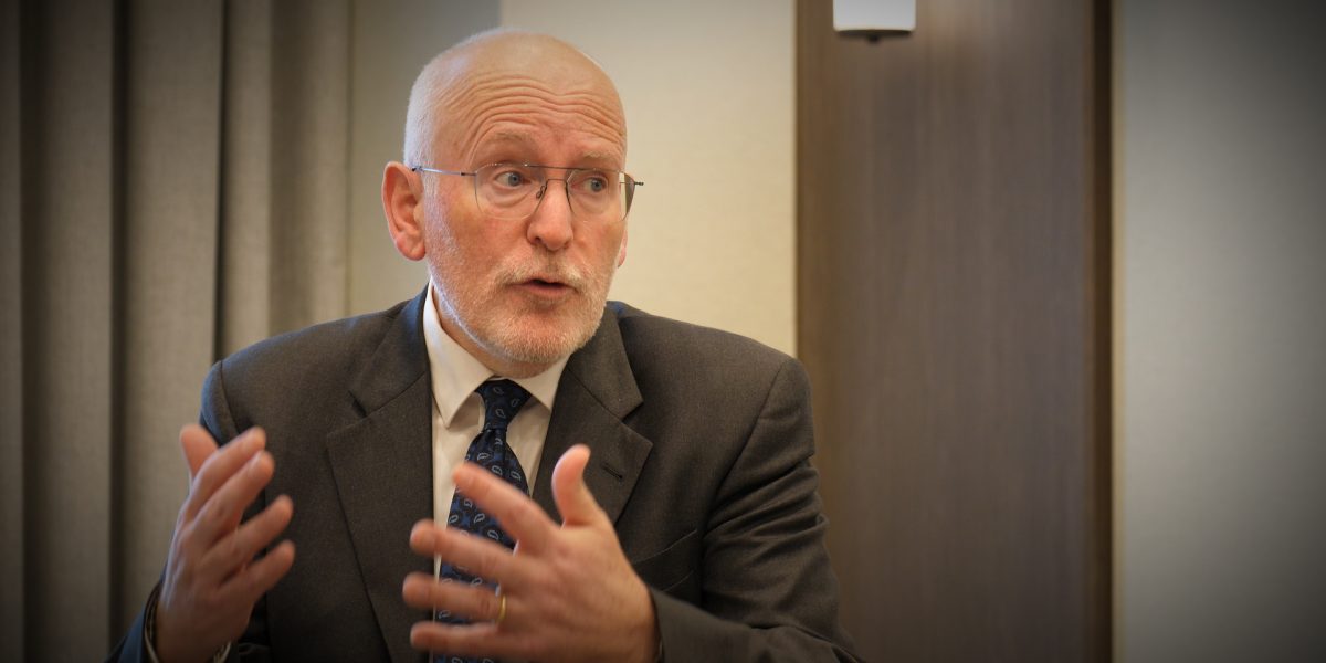 Fostul vicepreședinte executiv al Comisiei Europene, Frans Timmermans, a abordat teme legate de justiție, energie, politici publice și prețuri într-un dialog purtat recent