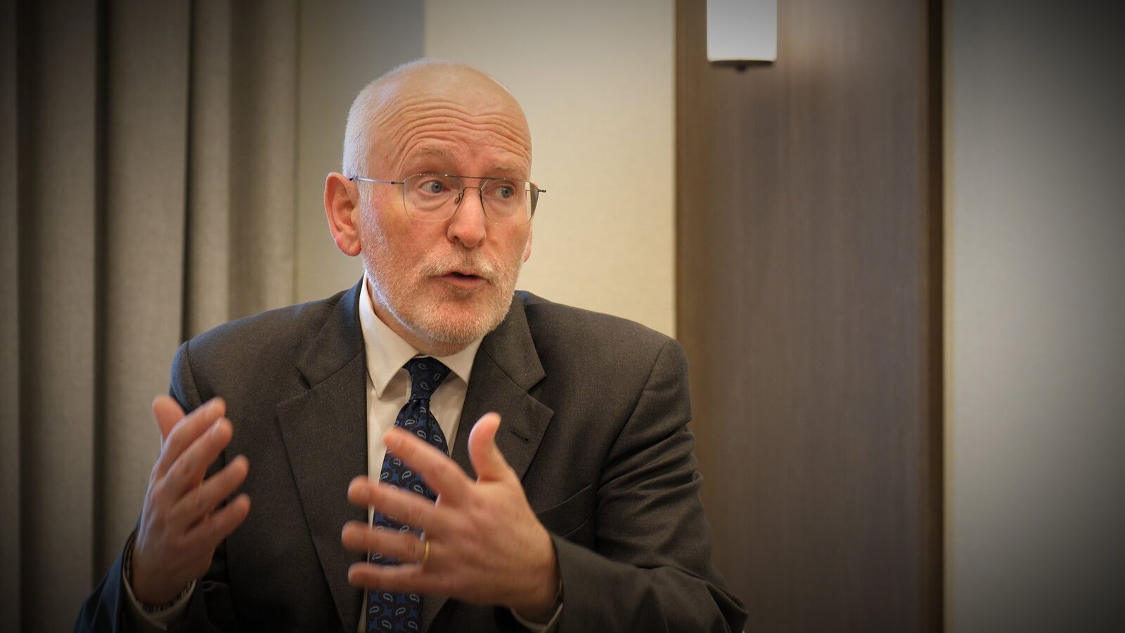 Fostul vicepreședinte executiv al Comisiei Europene, Frans Timmermans, a abordat teme legate de justiție, energie, politici publice și prețuri într-un dialog purtat recent