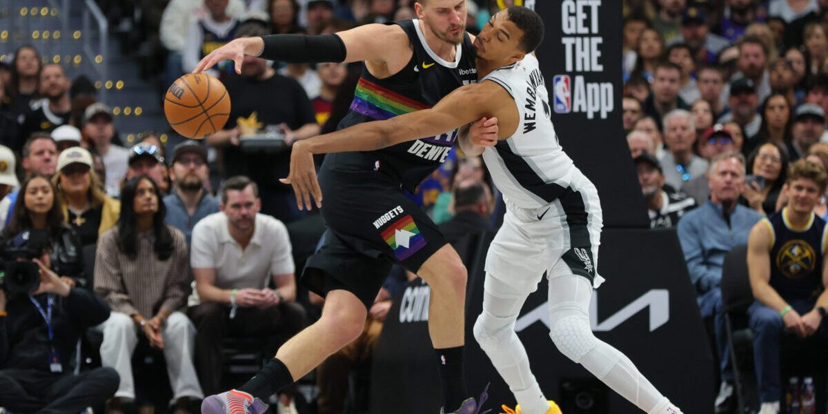 Sezonul regulat din NBA se apropie vertiginos de final, iar fanii baschetului vor avea parte de dueluri incendiare transmise în direct