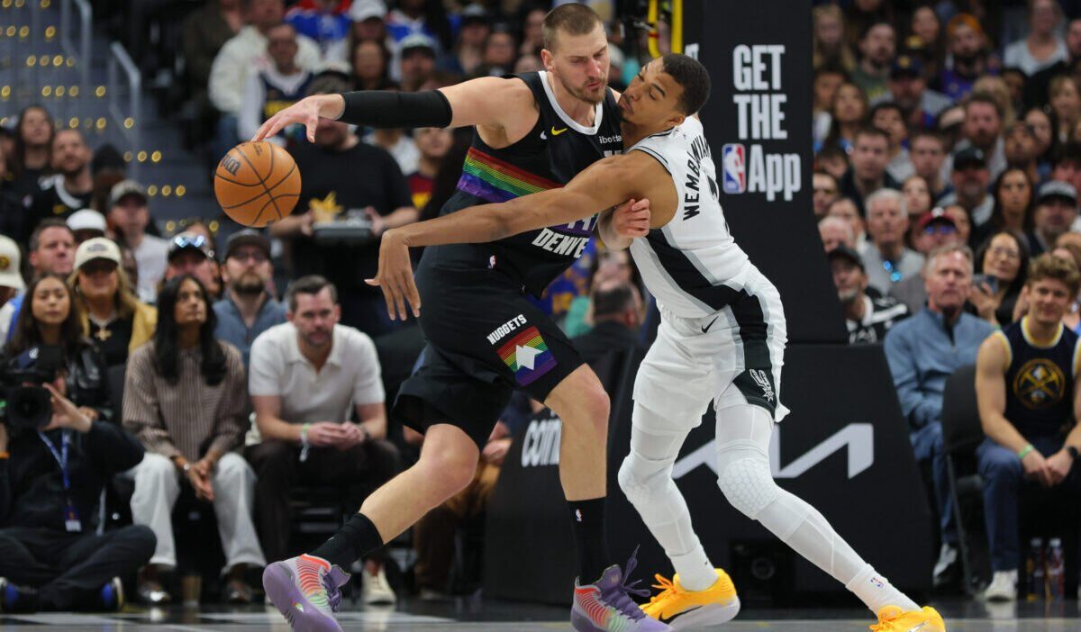 Sezonul regulat din NBA se apropie vertiginos de final, iar fanii baschetului vor avea parte de dueluri incendiare transmise în direct