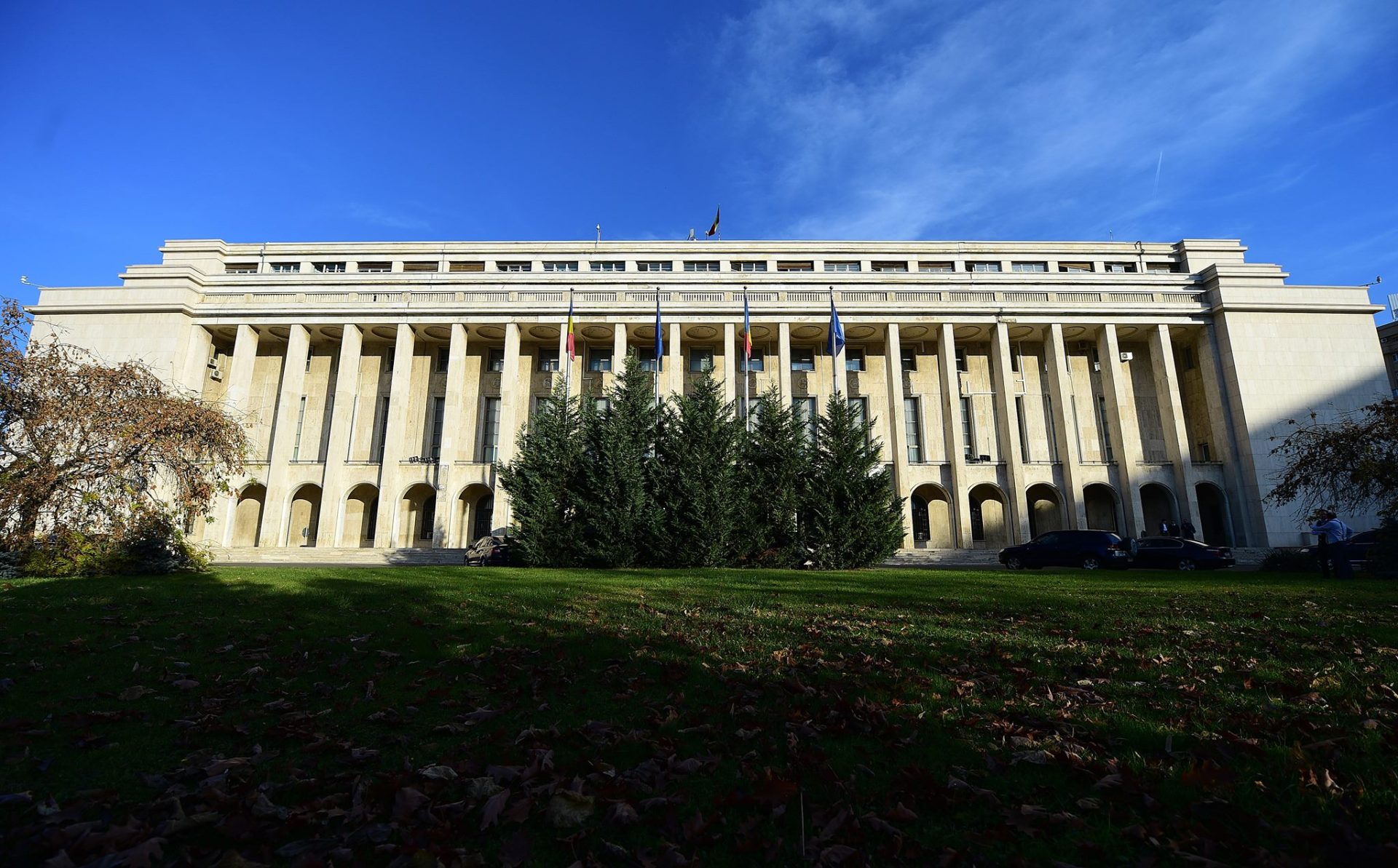 Premierul Ilie Bolojan dispune intensificarea controalelor în teren la exploatările de agregate minerale Premierul ILIE BOLOJAN a luat decizia de a intensifica controalele în teren în domeniul exploatării agregatelor minerale, într-un efort de a monitoriza mai strict activitatea companiilor din domeniu și de a preveni eventuale ilegalități