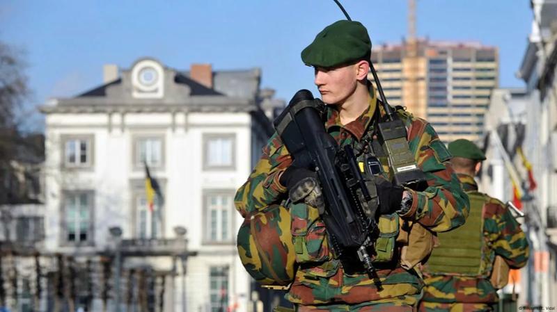 Mii de adolescenți belgieni aleg armata: Ce-i atrage la programul militar