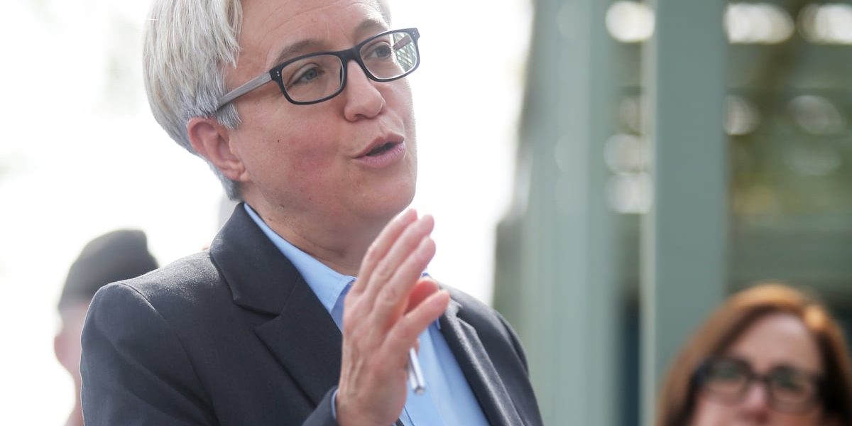 Kotek dă foc la Portland: Ordinul pentru elevi stârnește furie