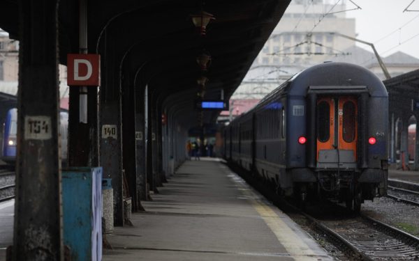 Întârzieri URIAȘE pe ruta Constanța-București: Două trenuri, blocate cu peste o oră