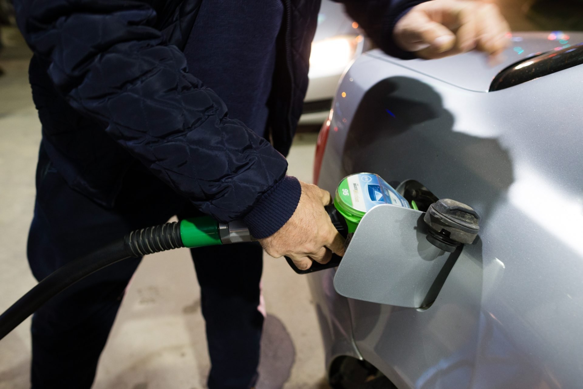 Motorina se vinde astăzi cu 10,8 lei pe litru în Portul Constanța, iar prețurile vor continua să crească, atingând în următoarele zile pragul de 11 lei, conform estimărilor expertului Adrian Negrescu, managerul companiei de consultanță Frames