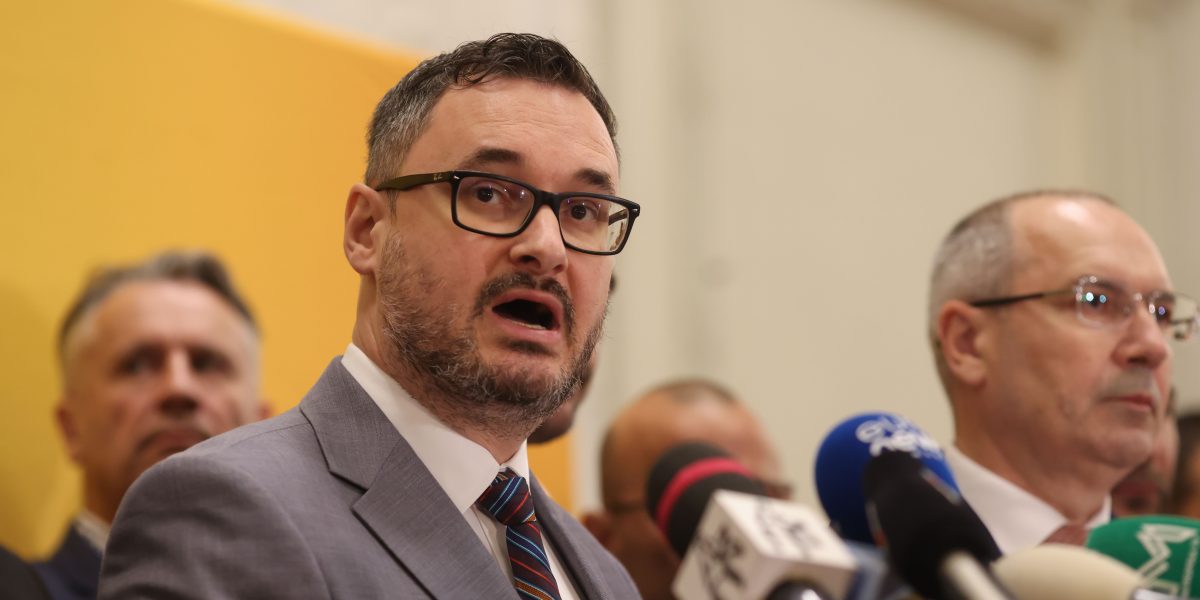 AUR: Scandal monstru după ce un membru a sărit la bătaie. Tanasă, țintă