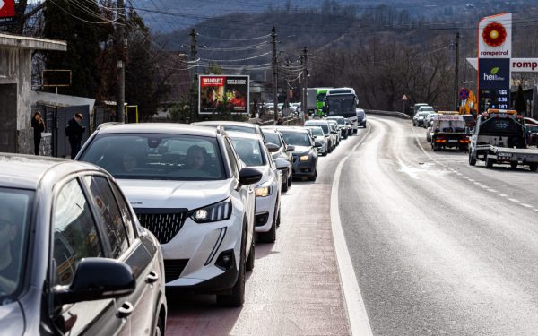 Agitație pe DN1 de la Predeal: Poliția cere rute ocolitoare