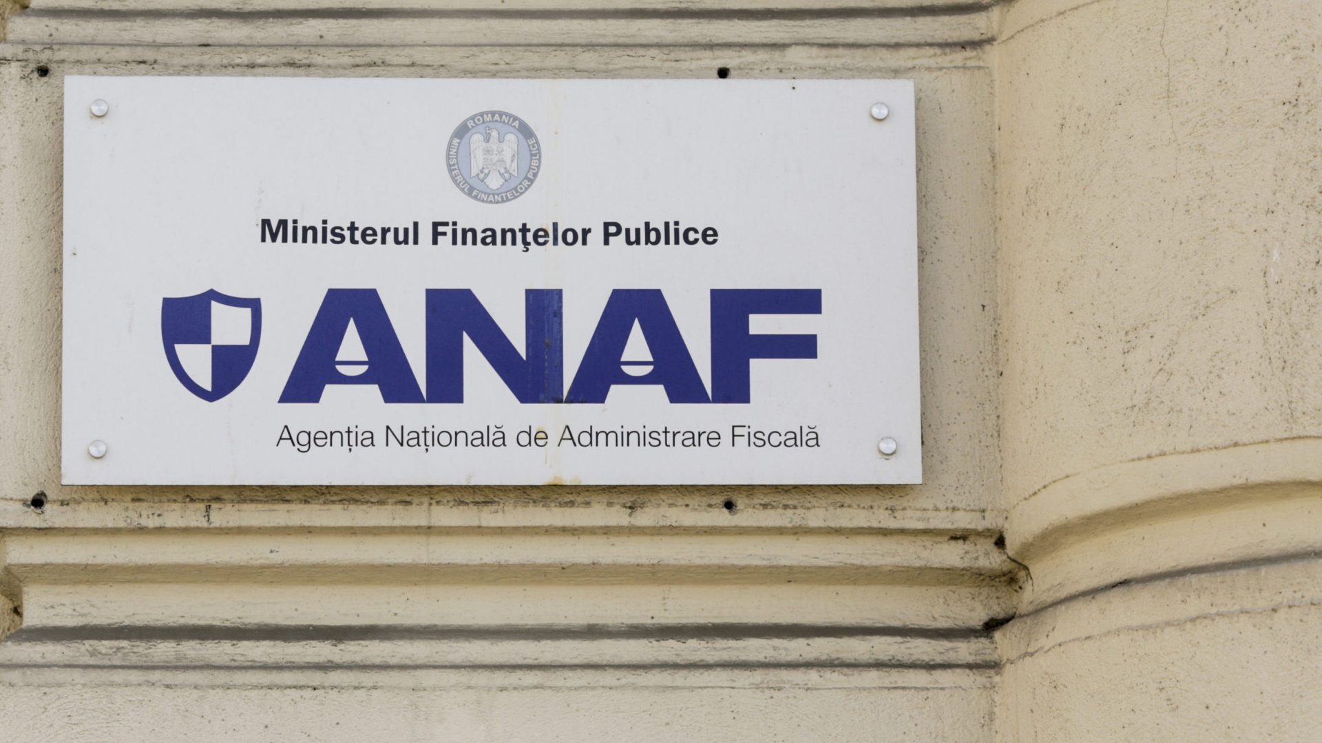ANAF a descoperit diferențe între venituri și bunuri în zeci de cazuri din campania dedicată autoturismelor de lux Agenția Națională de Administrare Fiscală (ANAF), prin Direcția Generală Antifraudă Fiscală, a finalizat recent o analiză a unor cazuri legate de declararea veniturilor și de bunurile de lux, în special autoturismele scumpe, în cadrul unei campanii speciale demarate pentru această categorie de active