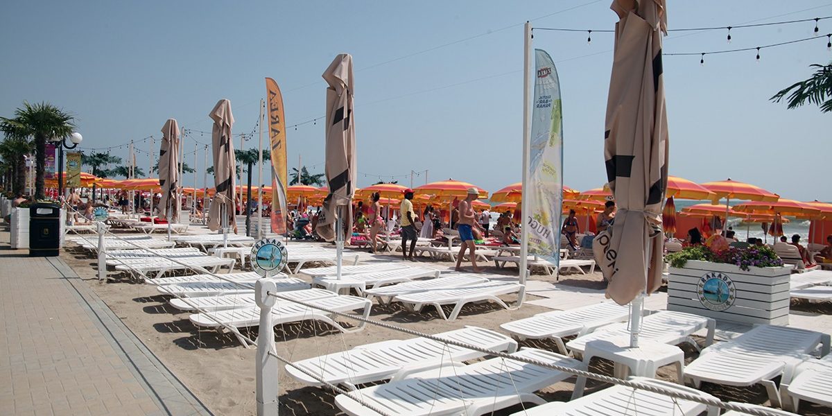 Șezlongurile Ilegale de pe Plaje, VÂRTEJ de Amenzi: Reacția Ministrului Mediului