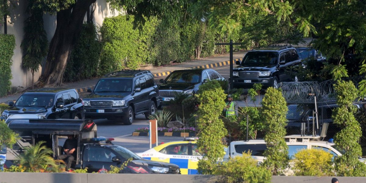 Trump ignoră discuțiile cu Iranul, dar merge la un meci UFC în Miami