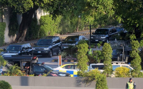 Trump ignoră discuțiile cu Iranul, dar merge la un meci UFC în Miami