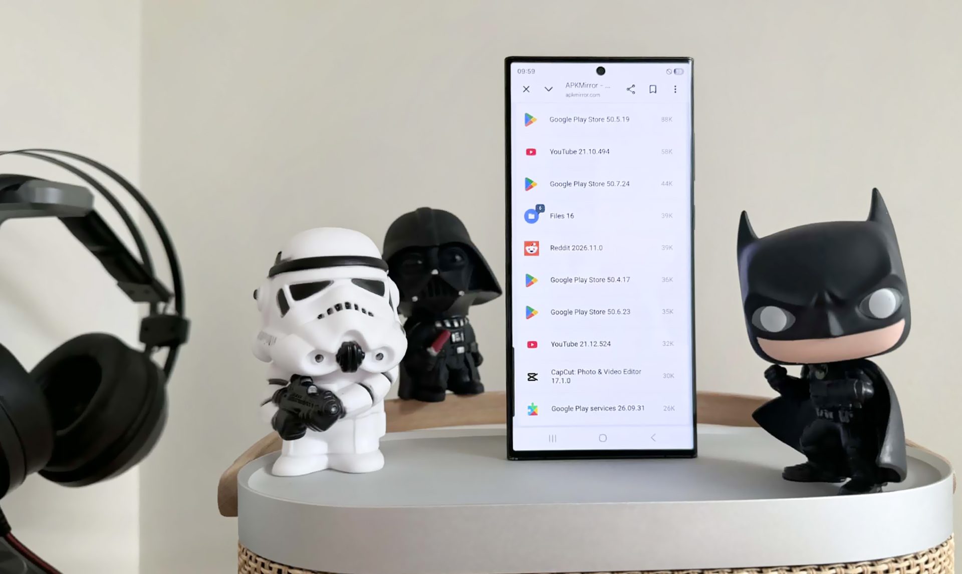 Instalarea aplicațiilor din afara magazinelor oficiale devine o practică tot mai frecventă, însă implică riscuri semnificative pentru securitatea telefonului și datele personale