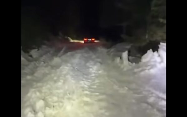 Înzăpeziți de Înviere în Cheile Oltețului: Tatăl și fiul salvați de jandarmi