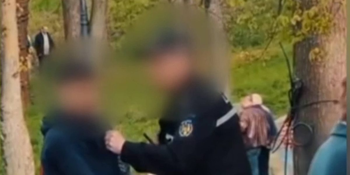 Agent de poliție din Craiova, acuzat de brutalitate: Un copil, victima furiei