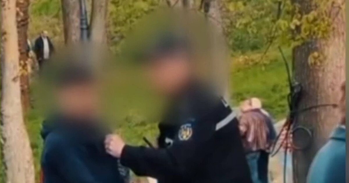 Agent de poliție din Craiova, acuzat de brutalitate: Un copil, victima furiei