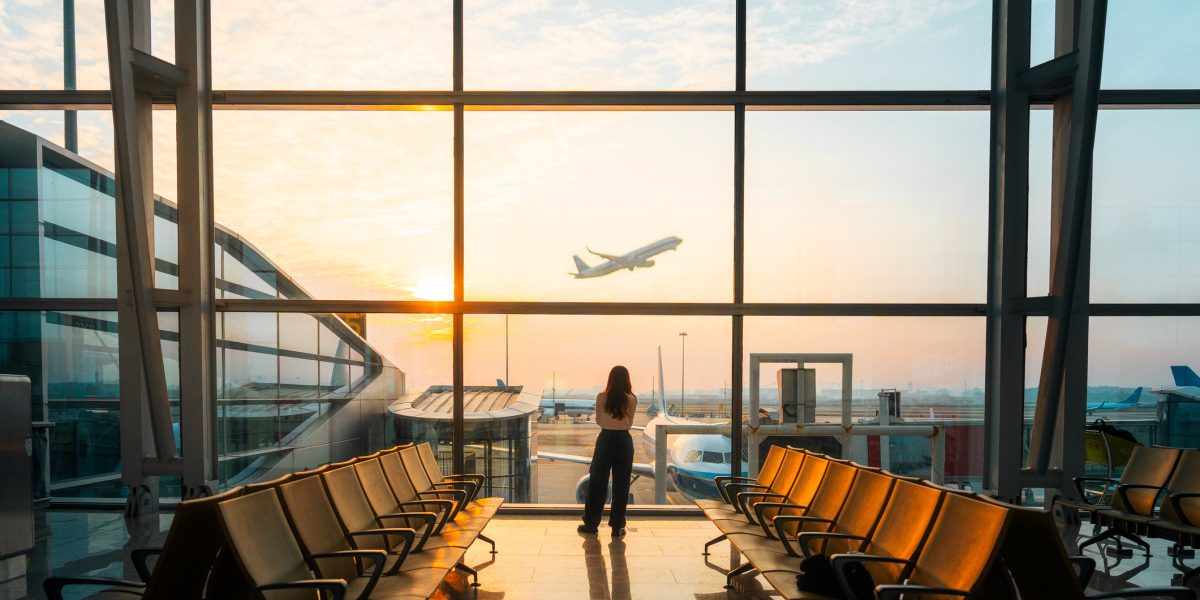 Criza din Orientul Mijlociu lovește aviația: Românii, afectați direct de măsuri