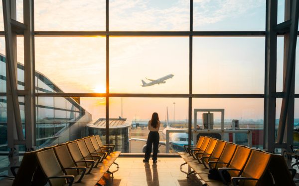 Criza din Orientul Mijlociu lovește aviația: Românii, afectați direct de măsuri