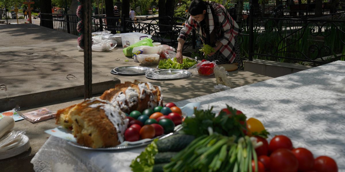 Păște Blajinilor 2026: Tradiții străvechi pentru sufletele celor plecați