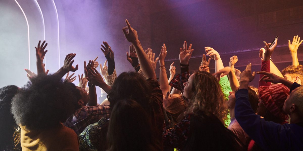 Tinerii renunță la alcool, cluburile din Londra se adaptează