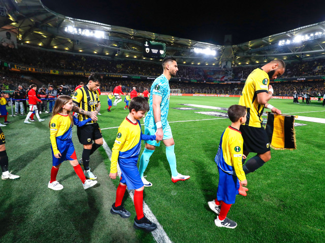 AEK dărâmă Rayo: 3-1! Marin, Rațiu… note de film. Ce-a ieșit în Europa