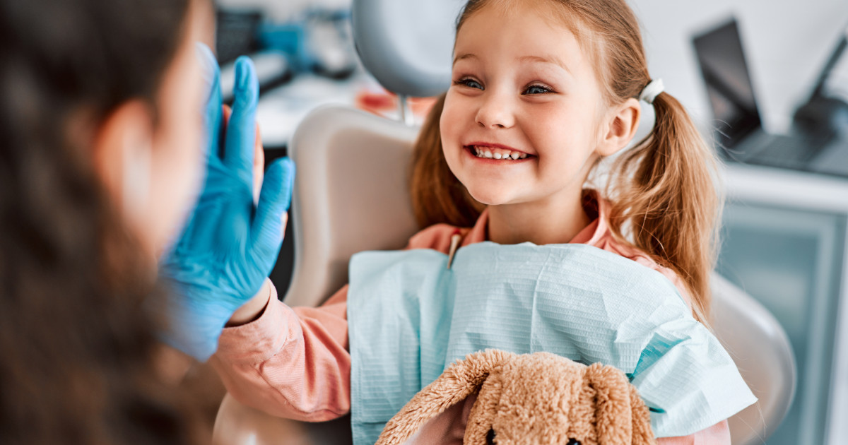 Peste un milion de elevi din România nu beneficiază de controale stomatologice școlare, iar raportul dintre medici și elevi înregistrează o medie alarmantă de un medic stomatolog la 6.000 de elevi