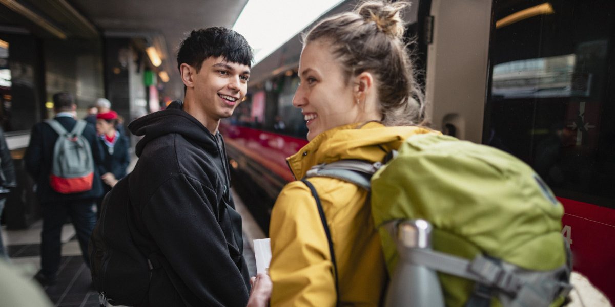 Comisia Europeană lansează o nouă sesiune DiscoverEU pentru tinerii europeni Comisia EUROPEANĂ a anunțat o nouă rundă de înscrieri pentru programul DiscoverEU, oferind tinerilor de 18 ani șansa de a călători gratuit prin Europa