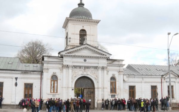 Mormântul lui Mircea Lucescu, plâns de toți cei prezenți la Bellu