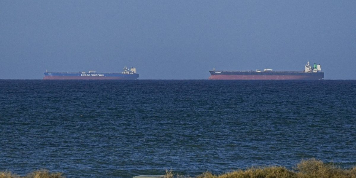 Primă navă de croazieră, prin Strâmtoarea ORMUZ, după război.