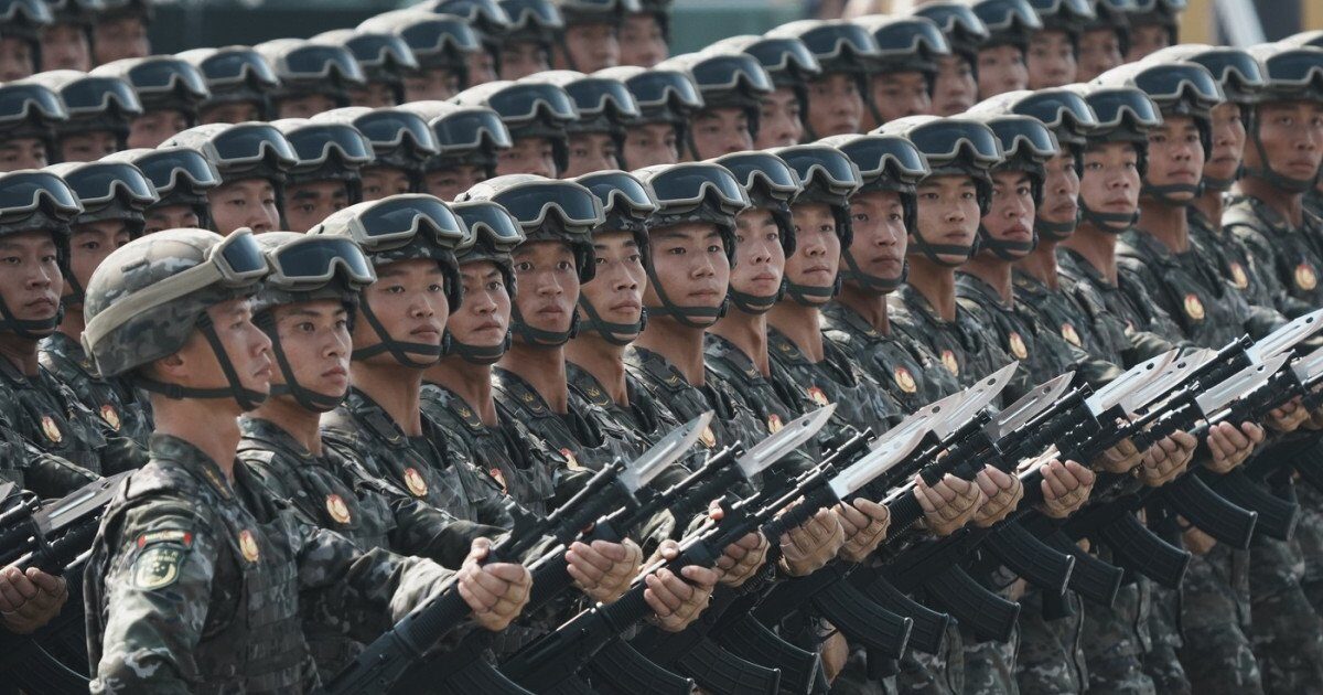 China: AI militară, perfomanță de 90% la teste de asalt, depășind comandanții umani