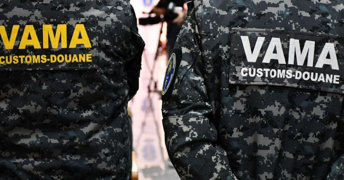 Inspectorii vamali au confiscat peste 41.000 de articole de îmbrăcăminte despre care se suspectează că sunt contrafăcute, valoarea totală a acestora fiind estimată la aproximativ 3,1 milioane de lei