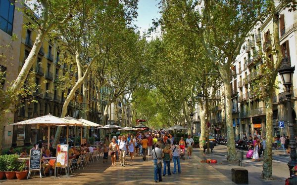 Barcelona: La Rambla, „Zonă de Excelență” pentru terase. Cum va arăta noua promenadă?