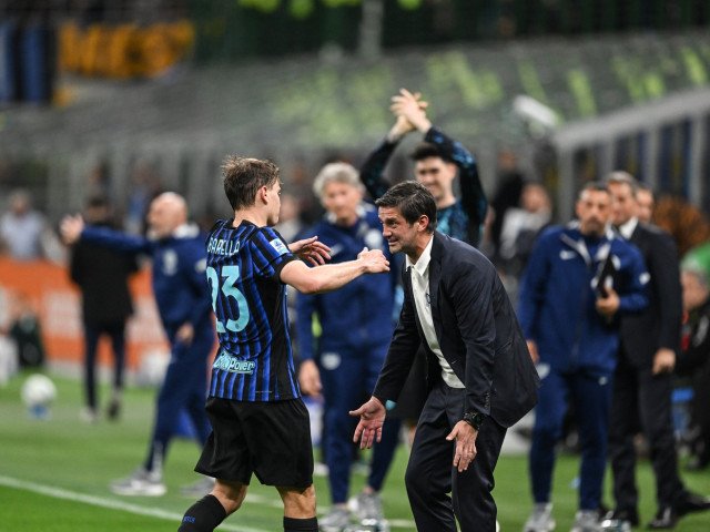 Cristi Chivu revine pe banca tehnică a lui Inter Milano după o suspendare și conduce echipa într-un meci dificil împotriva rivalei AS Roma, care s-a încheiat cu scorul de 5-2 în favoarea „nerazzurrilor”
