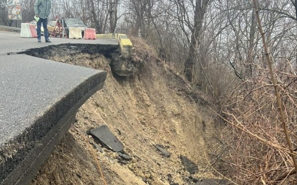 Drum blocat de 3 luni între Câmpina și DN1: Lucrările întârzie, localnicii, la ocoluri