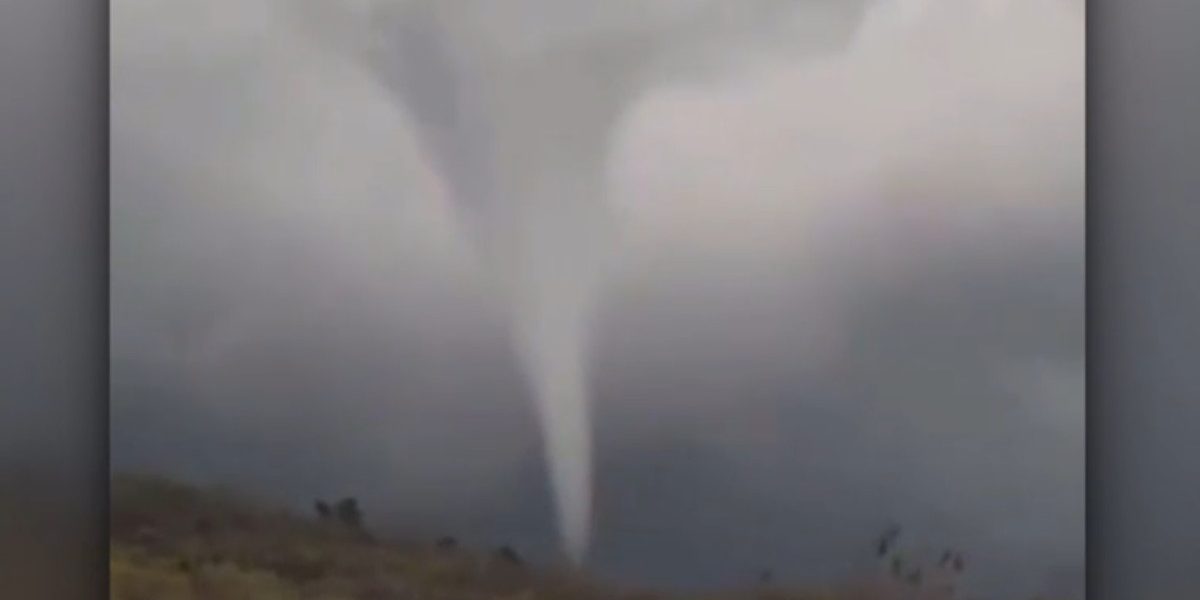Tornadă în România: Imagini spectaculoase surprinse de un localnic în timpul furtunii