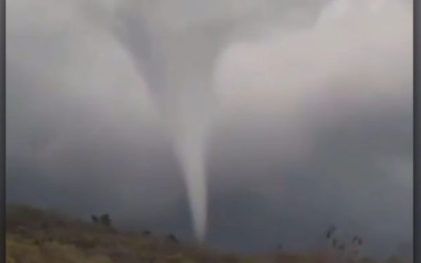 Tornadă în România: Imagini spectaculoase surprinse de un localnic în timpul furtunii